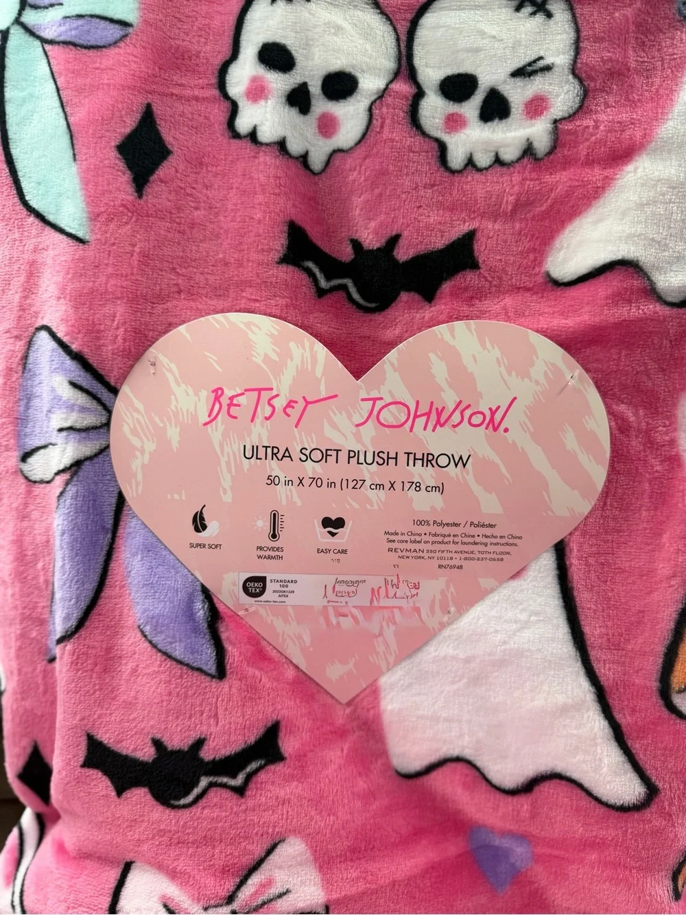 betsey johnson pink halloween ghost plush throw blanket 50x70 nwt